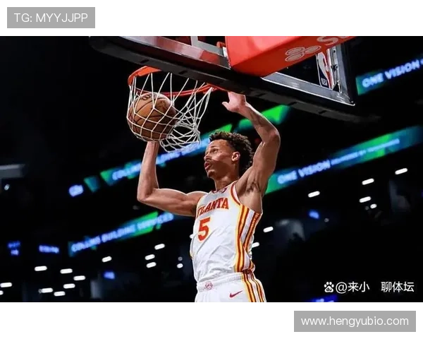 老鹰队球员身披国旗亮相丹尼尔斯引领新赛季国际阵容展现风采